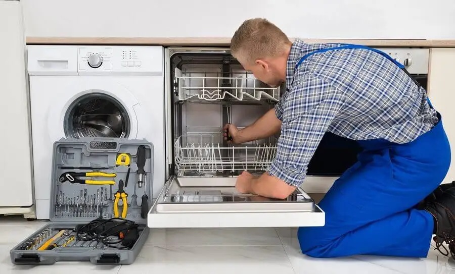 Eyüp Gaggenau servisi teknisyen ekibi beyaz eşya tamiri yaparken
